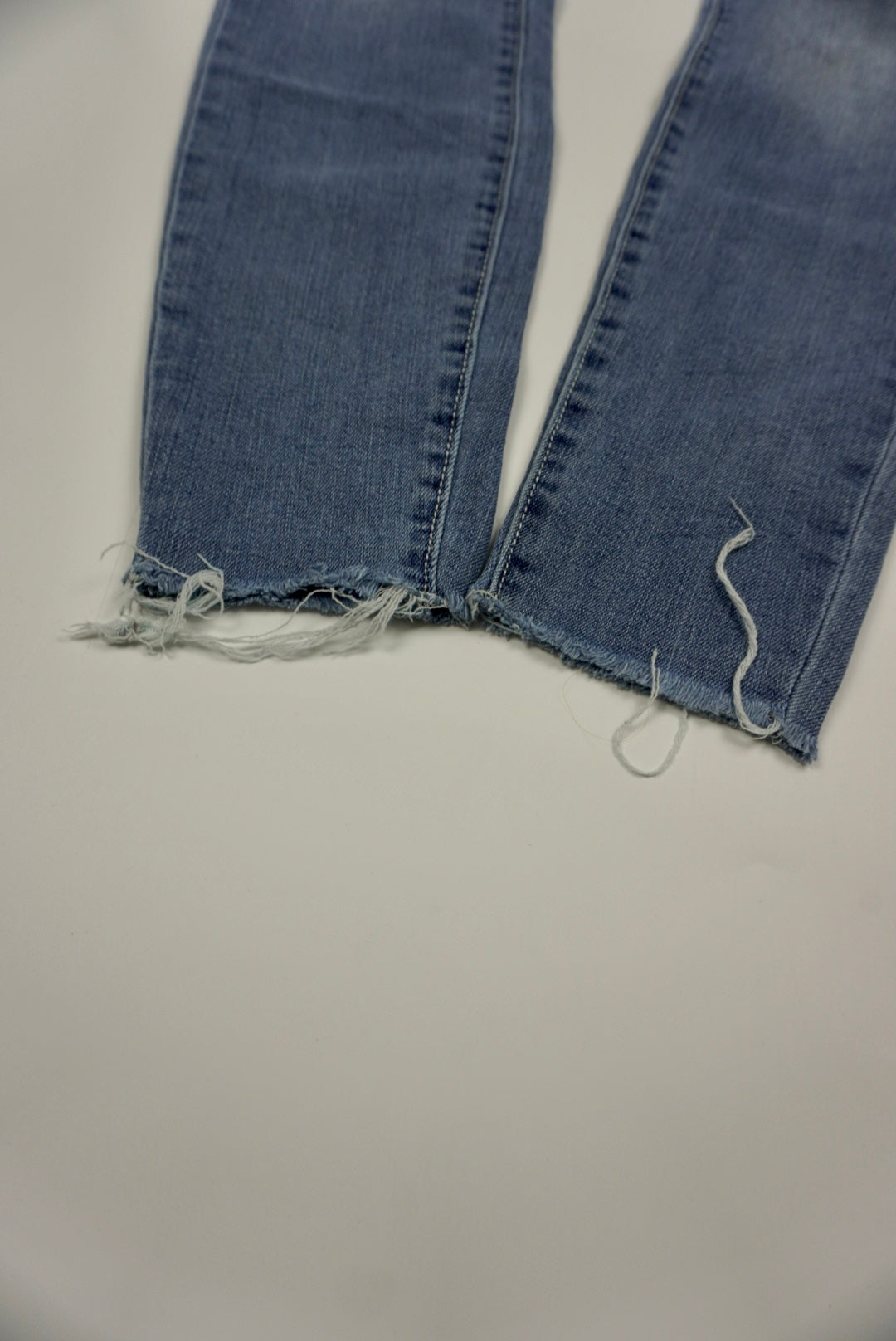 True Religion Jennie Curvy mid rise super skinny Pants