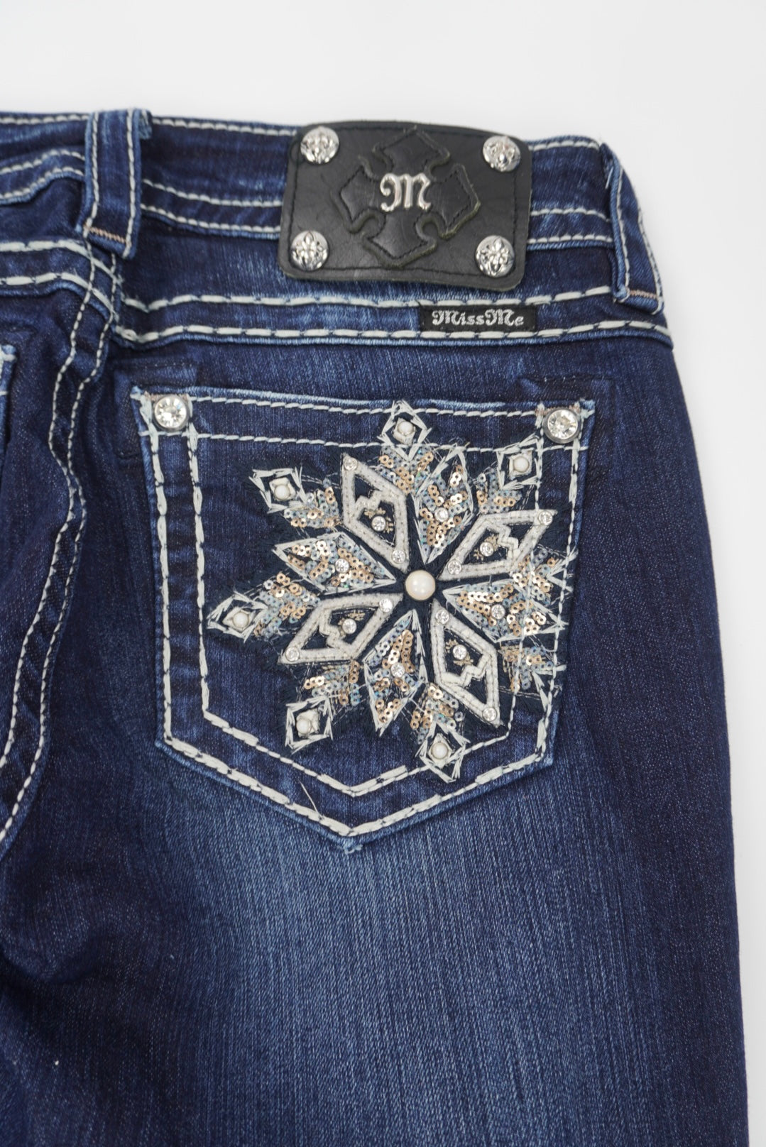 Miss Me mid-rise boot pants