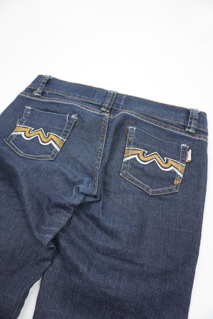Pin Joy‘s flared Pants